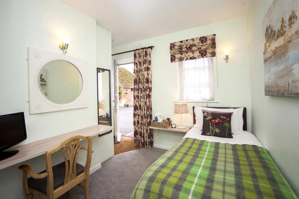 The Conigre Hotel Melksham Exterior photo