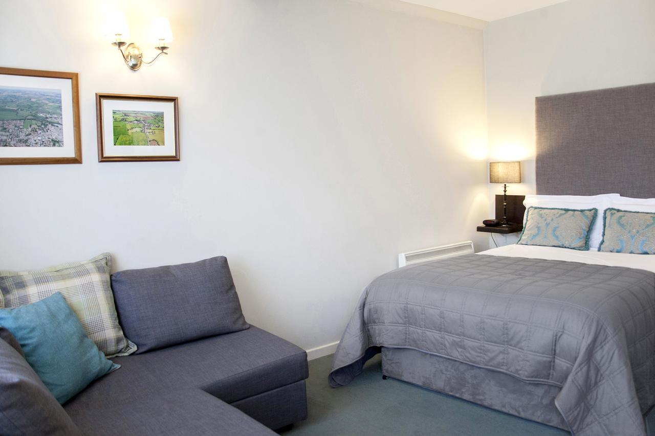 The Conigre Hotel Melksham Exterior photo
